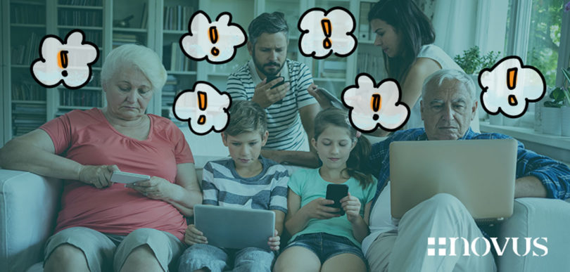 Familj i tre generationer som sitter i en soffa med var sin mobil, dator eller läsplatta. Tankebubblor med ett utropstecken i.